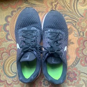 Nike Womens Size 9 Black White Zoom Pegasus 34 Run